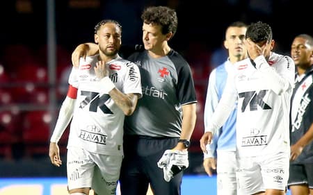 Santos e Vasco estão na luta contra o rebaixamento (Foto: Mauricio de Souza/ Agif/Gazeta Press)