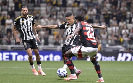 Atlético-MG e Flamengo estão se enfrentando no Brasileirão (Foto: Araceli Souza/MyPhoto Press/Gazeta Press)