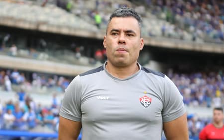 Jair Ventura antes de Cruzeiro x Vitória no Mineirão (Foto: Gilson Lobo/Agif/Gazeta Press)