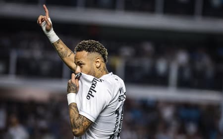 Neymar abre o placar para o Santos na Vila Belmiro. (Foto: Marcus Viniccius/MyPhoto Press/Gazeta Press)