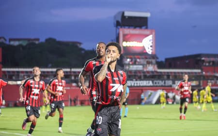 Matheuzinho comemora gol de pênalti contra o Mirassol (Foto: Márcio José/ Agif/Gazeta Press)