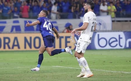 Papagaio - Cruzeiro vence o Corinthians por 2 a 1, pelo Brasileirão