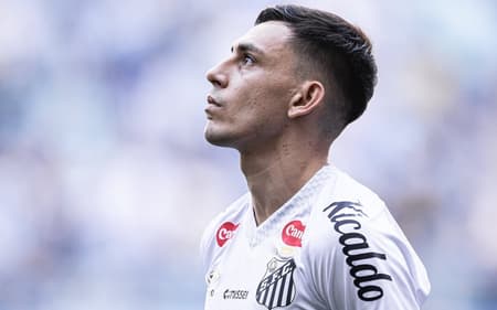 Escobar começa jogando diante do Bahia (Foto: Raul Baretta/ Santos FC)