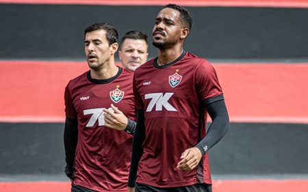 Edu é o principal cotado a assumir a lateral-direita do Vitória (Foto: Victor Ferreira / EC Vitória)