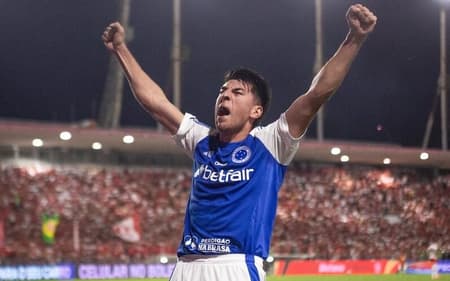 Zagueiro Villalba comemora gol do Cruzeiro contra o CRB (Foto: Rafael Vieira/Cruzeiro)