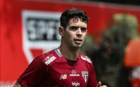 Oscar vem participando dos treinos no São Paulo (Foto: Erico Leonan / São Paulo FC)
