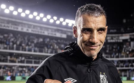 Vojvoda busca primeira sequência de vitórias no Santos (Foto: Raul Baretta/ Santos FC)