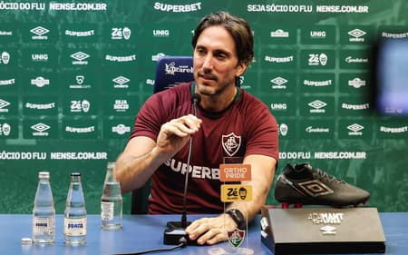 Zubeldía em coletiva pelo Fluminense (John Kennedy comemora em Fluminense x Juventude (FOTO: LUCAS MERÇON / FLUMINENSE F.C.)