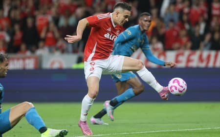 Rafael Borré marca gol do Internacional (