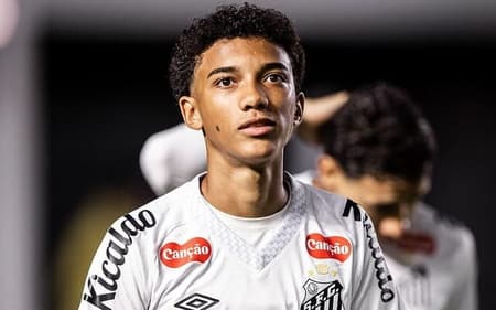 Robinho Jr. acumula oito jogos no time profissional do Santos. (Foto: Raul Baretta/ Santos FC)