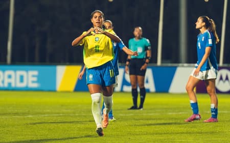 Giovanna Waksman comemora gol pela Seleção Feminino. (Foto: Fabio Souza / CBF)