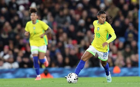 Tainá Maranhão atuando pela Seleção Brasileira contra a Inglaterra. (Foto: Lívia Villas Boas / CBF)