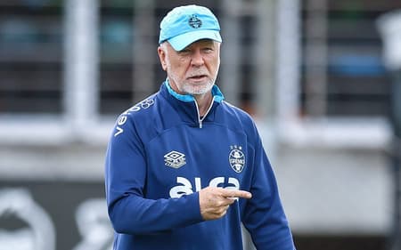 Mano Menezes tem desfalques contra o Corinthians (Foto: Lucas Uebel/Grêmio FBPA)