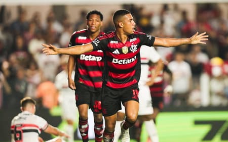 Samuel Lino saiu em defesa de Plata (Foto: Gilvan de Souza/Flamengo)