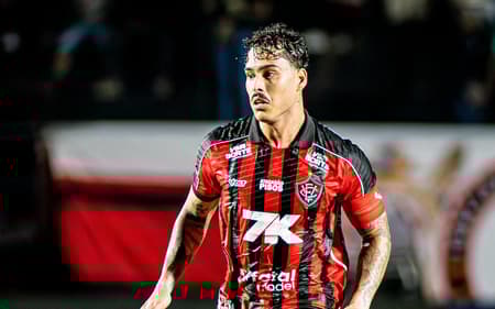 Lucas Halter em ação contra o Internacional, no Barradão (Foto: Victor Ferreira / EC Vitória)