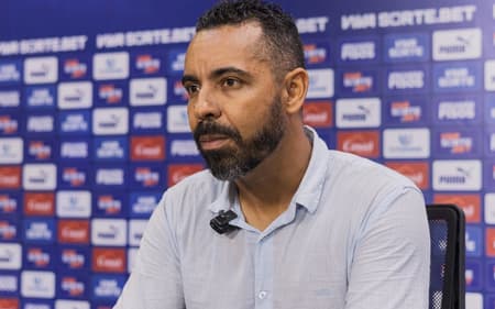 Felipe Freitas, do Bahia, durante entrevista coletiva após o título estadual de 2025. (Foto: Letícia Martins/EC Bahia)