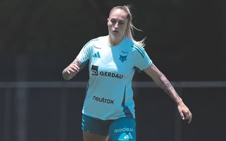 Isa Haas durante treino do Cruzeiro. (Foto: Gustavo Martins/ Cruzeiro)