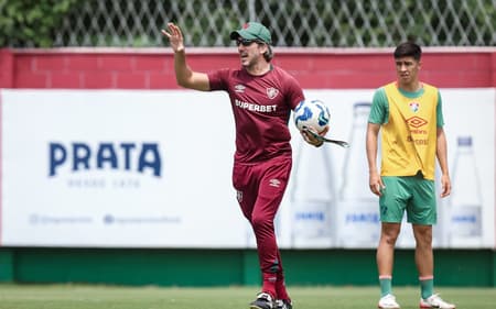 Zubeldía em treino do Fluminense (Foto: Marcelo Gonçalves / Fluminense)