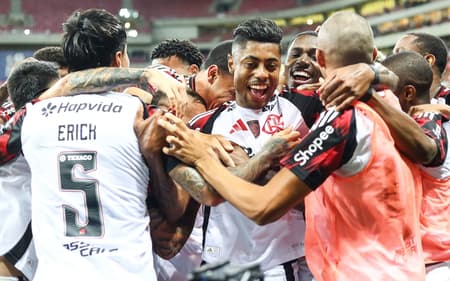 Jogadores do Flamengo comemorando gol contra o Sport (Foto: Gilvan de Souza/Flamengo)