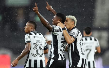 Kadir garantiu a vitória do Botafogo sobre o Sport (Foto: Vítor Silva/Botafogo)