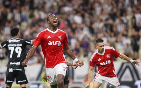 Ricardo Mathias comemora gol redentor do Internacional