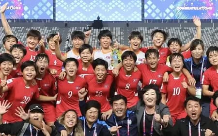 Coreia do Norte comemora tetracampeonato da Copa do Mundo Feminina sub-17. (Foto: reprodução/internet)