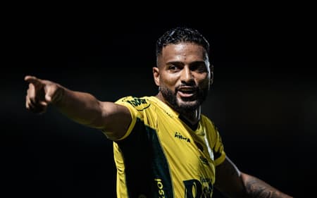 Reinaldo em ação pelo Mirassol