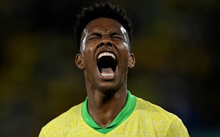 Estêvão comemora seu primeiro gol pela Seleção contra o Chile no Maracanã (Foto: Mauro PIMENTEL / AFP)