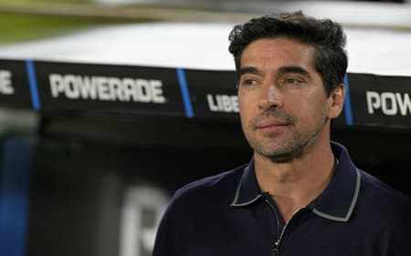 Abel Ferreira antes de River Plate x Palmeiras pela Libertadores (Foto: Juan MABROMATA / AFP)