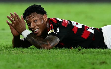 Plata foi expulso em Flamengo x Estudiantes (Foto: Pabloo Porciuncula / AFP)