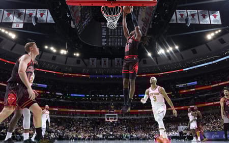 Chicago Bulls x Knicks (Foto: JEFF HAYNES / NBAE / Getty Images / Getty Images via AFP)
