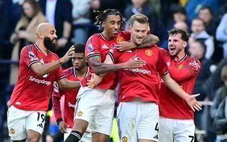 Richarlison marca nos acréscimos, mas Manchester United empata com Tottenham por 2 a 2 pela Premier League (Foto: Ben STANSALL / AFP)