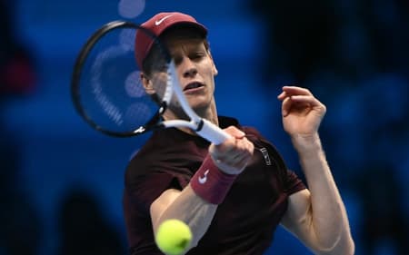 O italiano Jannik Sinner na vitória sobre o americano Ben Shelton (Foto: Marco BERTORELLO / AFP)