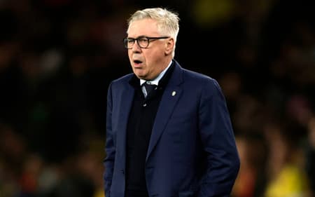 Ancelotti durante Brasil x Senegal (Foto: Ian Kington / AFP)