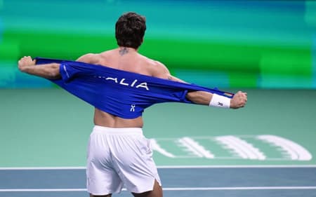 A emoção de Flavio Cobolli ao classificar a Itália para mais uma final da Copa Davis