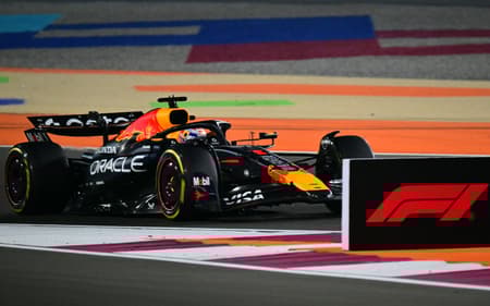 Verstappen na corrida do GP do Catar de F1 (Foto: Andrej ISAKOVIC / AFP)