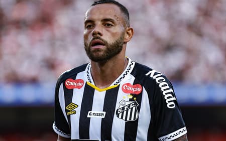 Guilherme é o artilheiro do Santos nesta temporada (Foto: Fabio Giannelli/AGIF)