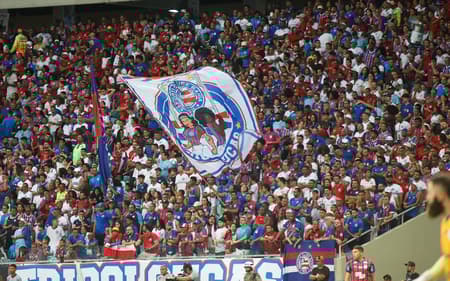 Torcida do Bahia lota a Arena Fonte Nova na final da Copa do Nordeste (Foto: Marcio Jose/AGIF)