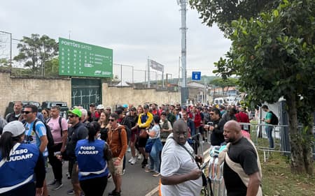 Filas intensas nos arredores de Interlagos para o treino livre do GP de São Paulo na F1 2025 (Foto: Beatriz Pinheiro/Lance!)
