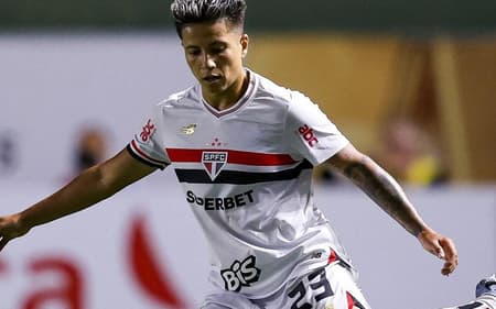 Bia Menezes atuando pelo São Paulo. (Foto: Divulgação / São Paulo)