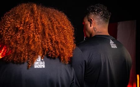 Detalhe da camisa pelo Dia da Consciência Negra do Internacional