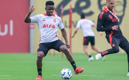 Carbonero, atacante do Internacional