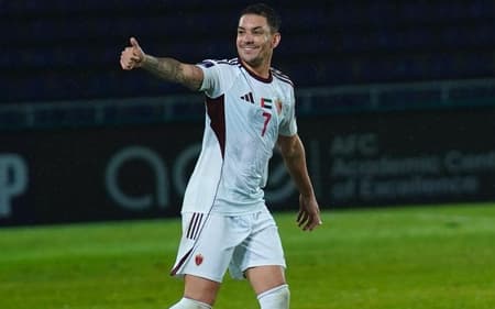 Caio Canedo comemora gol pelo Al Wahda na Champions League da Ásia