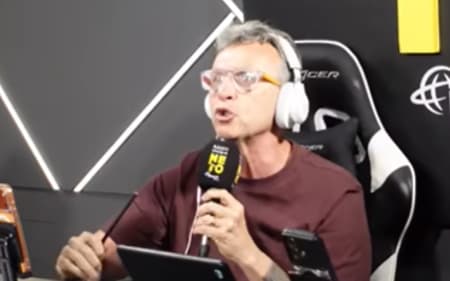 Neto na Rádio Craque Neto durante a transmissão da final da Libertadores