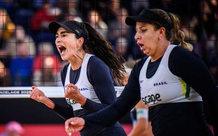 Carol e Rebecca nas semifinais do Mundial de Vôlei de Praia 2025 (Foto: Volleyball Word)