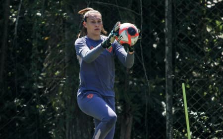 Claudia em treino do Fluminense