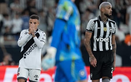 Coutinho jogador do Vasco lamenta durante partida contra o Botafogo
