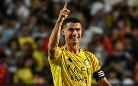 Cristiano Ronaldo comemora gol do Al-Nassr sobre o Al-Ahli, na Supercopa Saudita