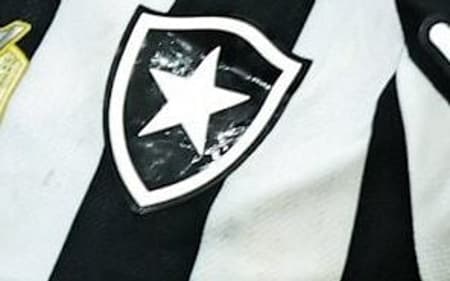 David Ricardo comemora gol pelo Botafogo contra o Vasco no Brasileirão