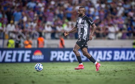 Dieguinho, do Ceará, durante partida contra o Fortaleza pelo Brasileirão (Foto: Felipe Santos/Ceará SC)